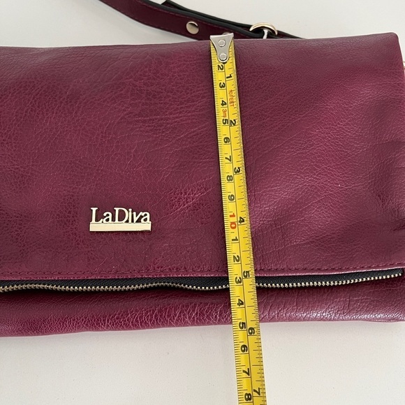 LA DIVA Burgundy Faux Leather Cross Body Bag Gold Hardware Converts to Clutch - Picture 15 of 16